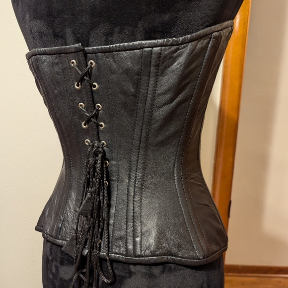 Alter Ego erotics leather boned black goth vamp overbust corset - Picture 3 of 7